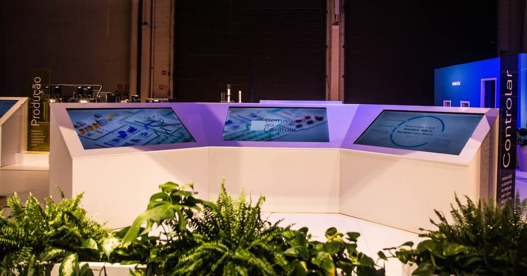 Aluguel e Venda de Telas Touch Screen, Painel de LED e Totem Digital para Eventos, Palestras e a Construsul 2026 em Porto Alegre, Canoas e Sapiranga