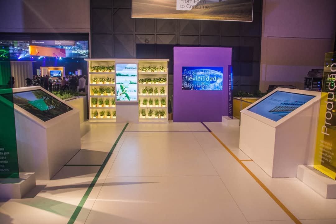 ALUGUEL de totem touch screen  projetor tvs para copa do mundo 2026