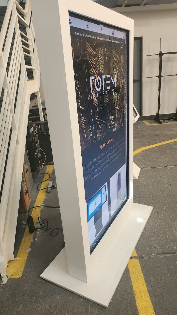 Aluguel de Equipamentos Tecnológicos para Eventos: Totem Digital, Celulares Simples e Painel de LED em São Leopoldo e Novo Hamburgo
