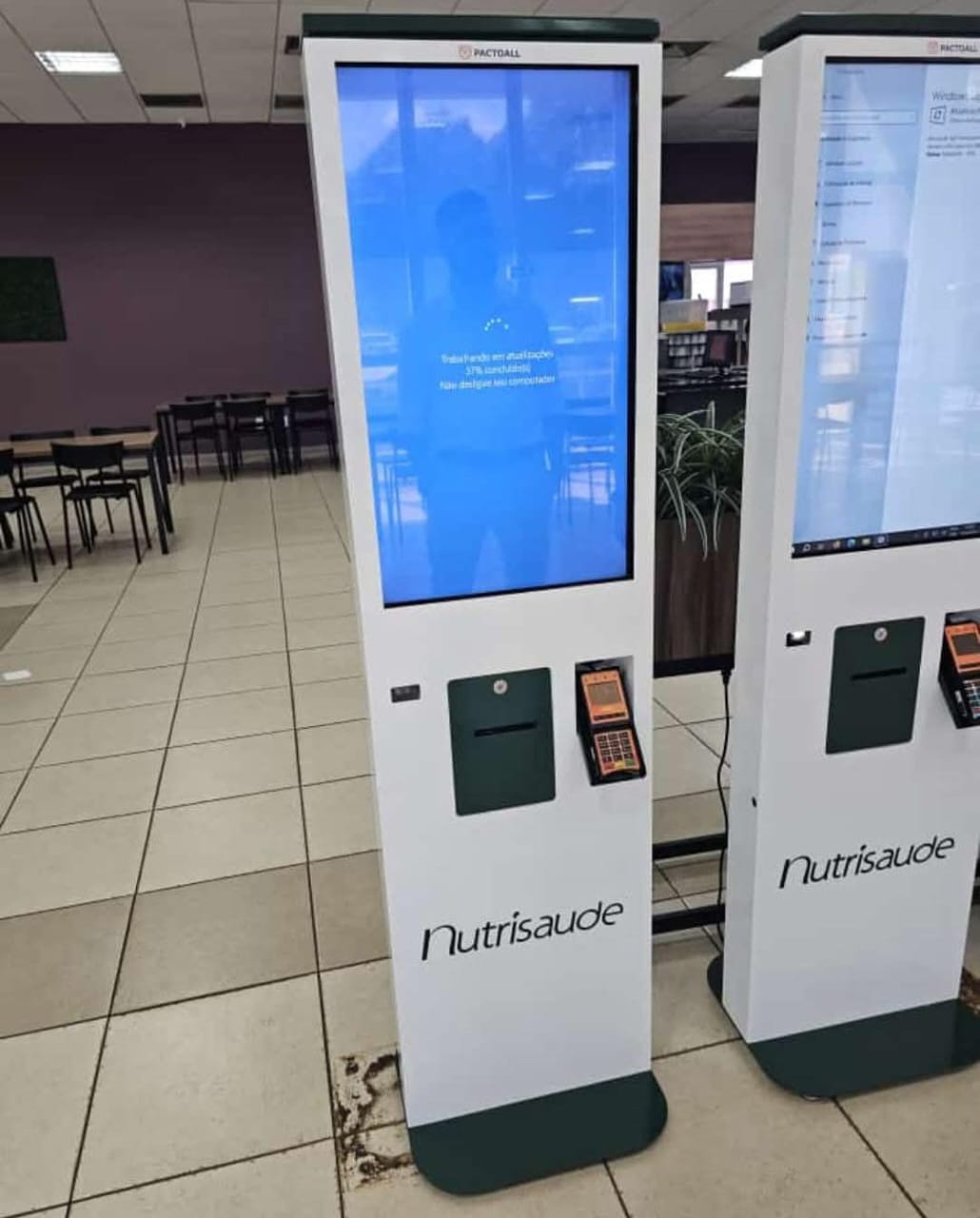 Aluguel de Totem Touch Screen Personalizado e Equipamentos Audiovisuais para Stands, Eventos e Congressos em Porto Alegre 2026