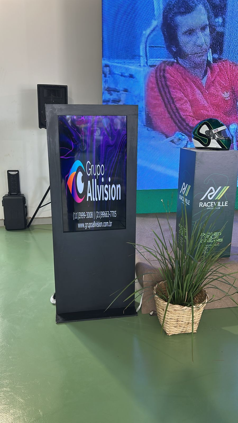 Aluguel de Painéis de LED, TVs Touch Screen, Monitores Profissionais, Microfones e Sistemas de Som para Eventos e Congressos no RS